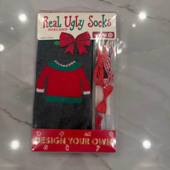 Misc Red, Green & White Christmas Decor Set - Picture 4 of 4